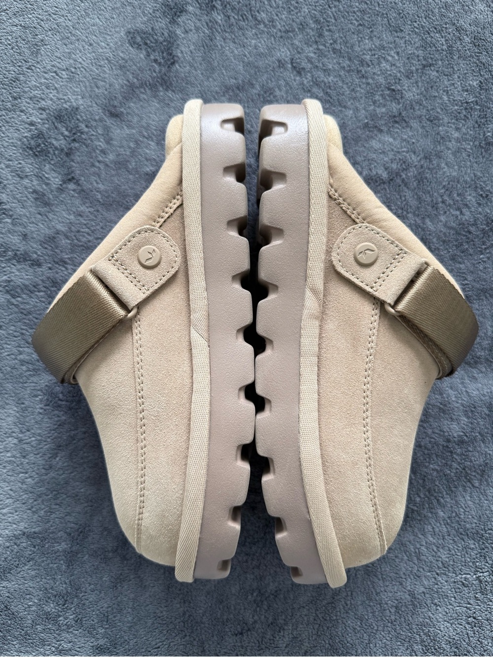 UGG Koolaburra by UGG Tizzey Women's Suede ClogsKoolaburra by UGG - Picture 3 of 9